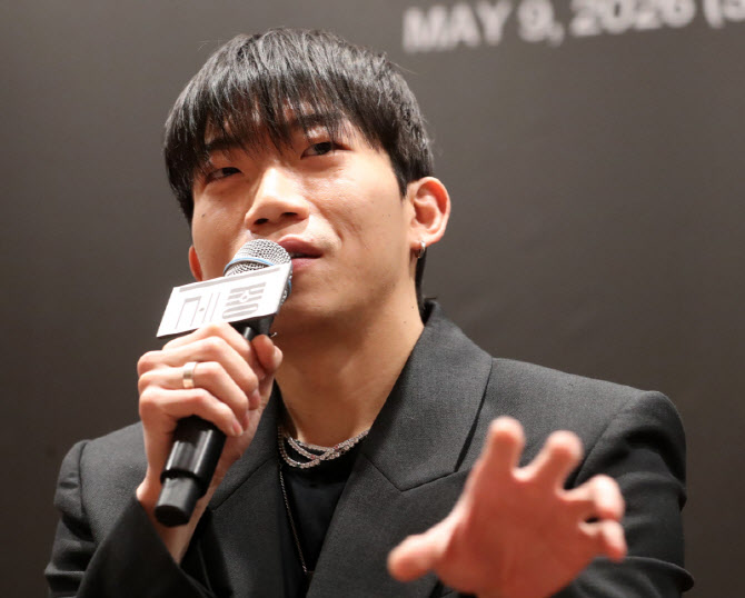  기자회견하는 랩퍼 '창모'                                                                                                                                                               