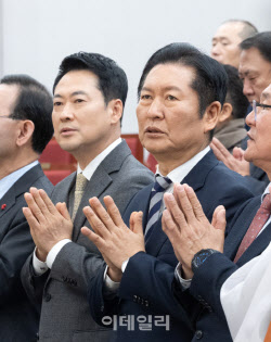 [포토]국회정각회 신춘법회, '합장하는 정청래-장동혁'                                                                                                                                           