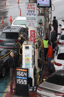 중동 불안 장기화 여파…반등 노리던 정유 ‘흔들’·석화는 '초상집'