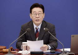 李대통령 "주식·환율에 적극 대응" …시장안정 프로그램 주문