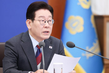 李대통령 유가 담합 경고…"대가 얼마나 큰지 알게 될 것"