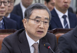 외교장관 "UAE 민항기 오늘 재개…전세기도 곧 두바이行"