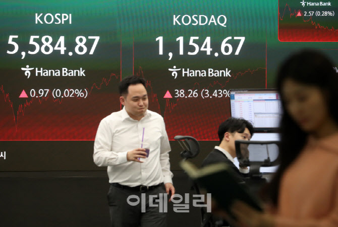 [포토] 코스피 5,584.87 코스닥 1,154.67