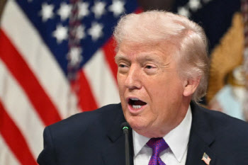 트럼프 "오늘 이란 강력한 타격 입을 것…중동의 패배자"