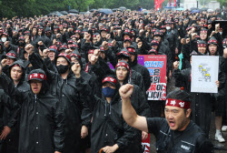 삼성전자 노조 "파업 불참시 해고 1순위" 직원 압박…논란 거세져
