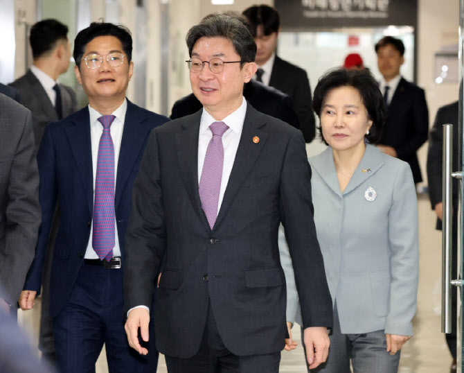 서민금융통합지원센터 찾은 이억원 금융위원장                                                                                                                                                       