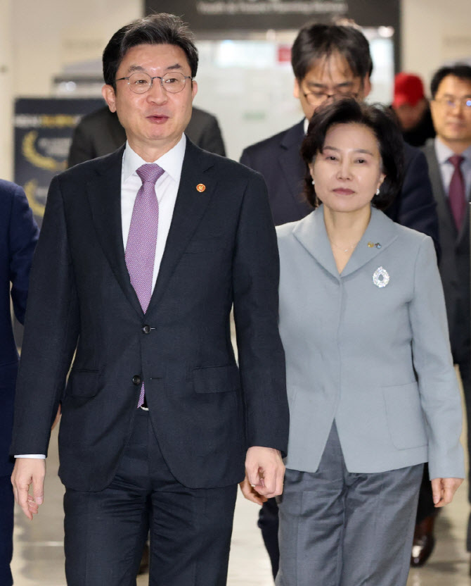 서민금융통합지원센터 방문하는 이억원 금융위원장-                                                                                                                                                  