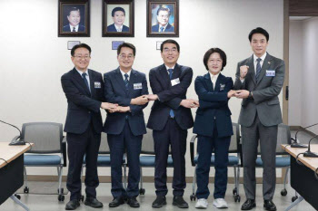 "이런 깜깜이 경선 처음" 민주당 경기지사 후보군, 경선 룰에 반발