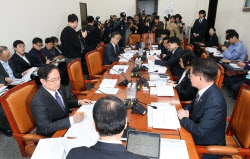 대미투자특별법, 법안소위 여야 만장일치 통과…"기업 출연금 조항 삭제"