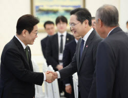 ‘신의 직장’ 삼성이 70년째 공채만 뽑는 이유
