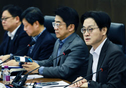 고유가 충격 최소화 총력전…비축유 방출도 검토