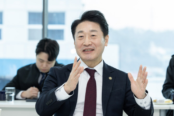 이호현 기후차관 "비리튬계 ESS 확대로 전력망 유연성 확보" - 뉴스 썸네일 이미지