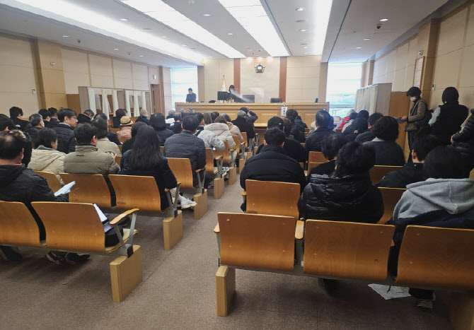 서울 아파트값 하락 전환 속…나홀로 뜨거운 경매시장