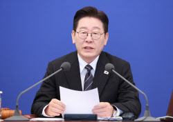 李대통령 "가장 시급한 과제는 물가…빨리 안정시켜야"