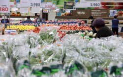 [포토]물가·중동 이중 압박                                                                                                                                                                              