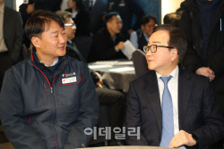 [포토]대화 나누는 양경수 위원장-이동근 상근부회장                                                                                                                                                       