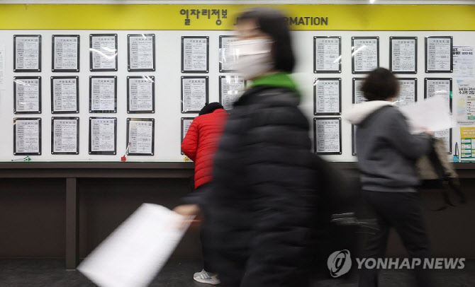 수도권은 부족, 지방은 넘친다...노인일자리 배분 '엇박자' - 뉴스 썸네일 이미지