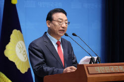 野이정현 공관위원장 사퇴..."혁신 추진하기 어렵다"(상보)