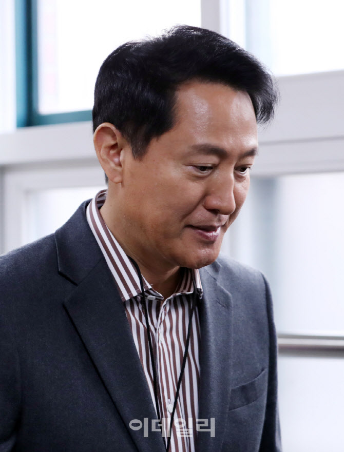  굳은 표정의 오세훈 서울시장                                                                                                                                                                      
