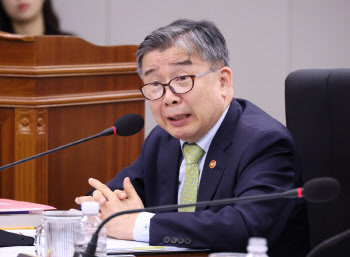 유철환 시절 '대웅제약 민원 셀프접수'...권익위 국장 직위해제[only 이데일리]