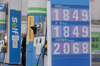 "석유·먹거리값 통제는 시간벌기용...2~3개월 뒤 더 큰 충격 올 수도"