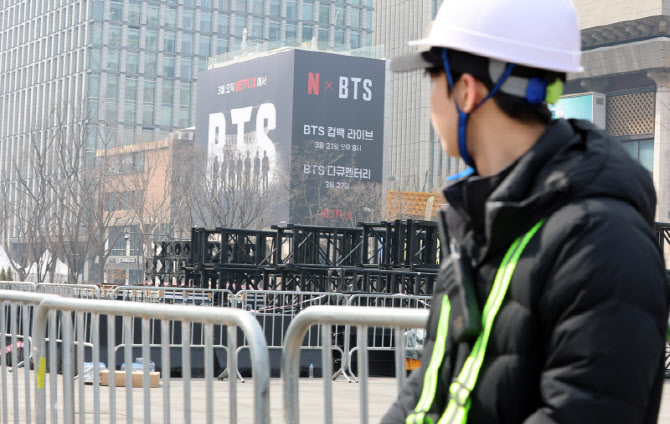 'BTS 컴백 공연 D-5' 앞둔 광화문 광장                                                                                                                                                    