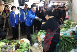 [포토]남구로시장 방문한 정원오 서울시장 예비후보                                                                                                                                                        