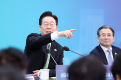 “해로하면 연금 깎인다?”…기초연금 ‘부부 감액’ 손질 나선 정부(종합)