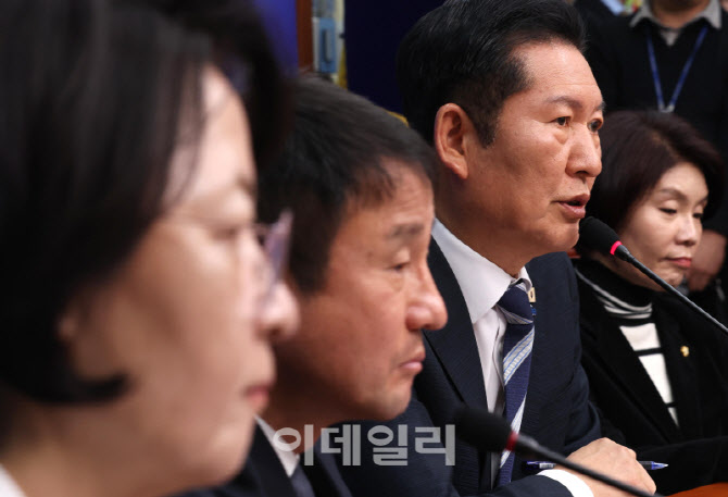 정청래, 검사 '수사지휘·개입' 조항 삭제...19일 본회의 처리                                                                                                                              