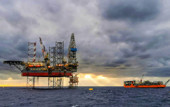 국제유가 따라 움직이는 환율…중동 정세 불안은 여전