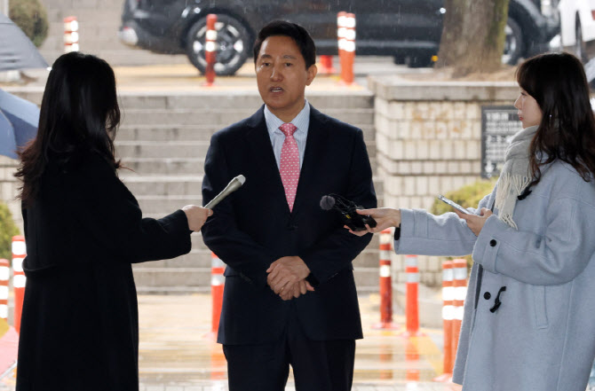 취재진 질의에 답하는 오세훈 시장                                                                                                                                                                  