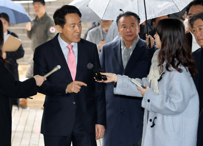 질의에 답하는 오세훈 서울시장                                                                                                                                                                     