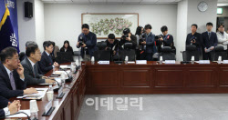 [포토]민생 입법과제 점검 당·정협의회, '의원들은 어디에?'                                                                                                                                     