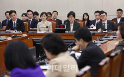 기초연금 개편 '선별 강화 vs 사각지대 우려'…여야 시각차
