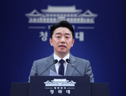 강훈식, UAE서 원유 2400만 배럴 긴급 확보…“공급 최우선 보장”(종합)