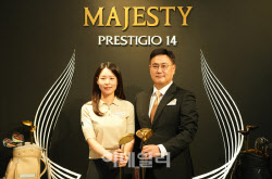 [포토]김자영-정병호 대표 '프레스티지오 14' 출시 행사                                                                                                                                          