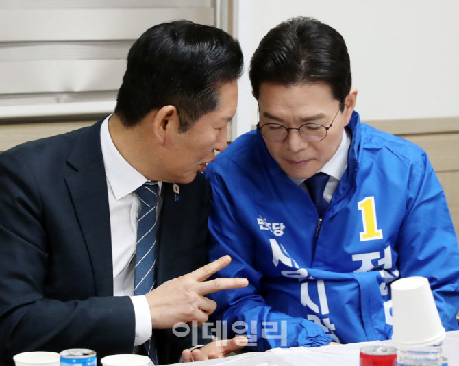  정청래 대표와 대화하는 정원오 후보                                                                                                                                                               