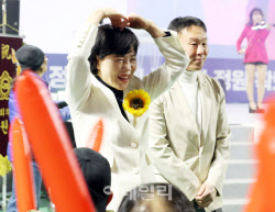 [포토] 한마음축제 참석한 전현희 예비후보                                                                                                                                                                