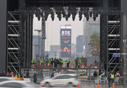 하이브, BTS 광화문 공연에 전사 인력 70% 투입한다[only 이데일리]