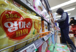 가격 내렸지만 신라면·불닭·초코파이 그대로…'반쪽짜리' 지적