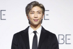 BTS RM, 발목 부상에도 무대 오른다… 