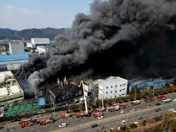 [속보] 대전 자동차부품공장 화재로 근로자 14명 연락두절