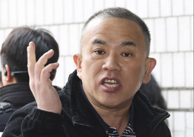 오세훈 재판에 증인으로 출석하는 명태균                                                                                                                                                            