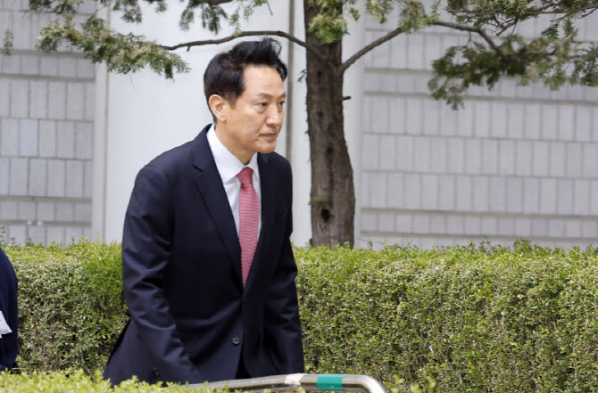 법정으로 향하는 오세훈                                                                                                                                                                            