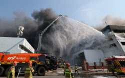 [속보] 소방당국 "대전 안전공업 화재 불길 80％ 잡혀"