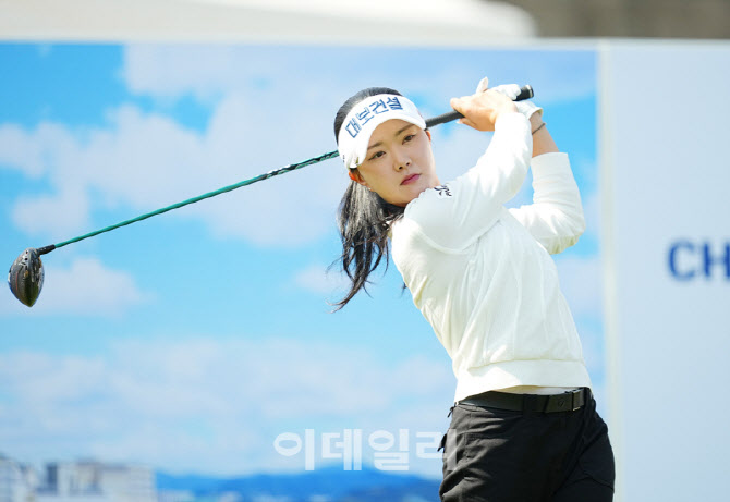 서어진,연습하며 코스를 본다                                                                                                                                                                       