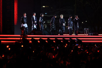 "BTS 효과, 예전같지 않네"…나홀로 약세 엔터주, 반등은 언제?