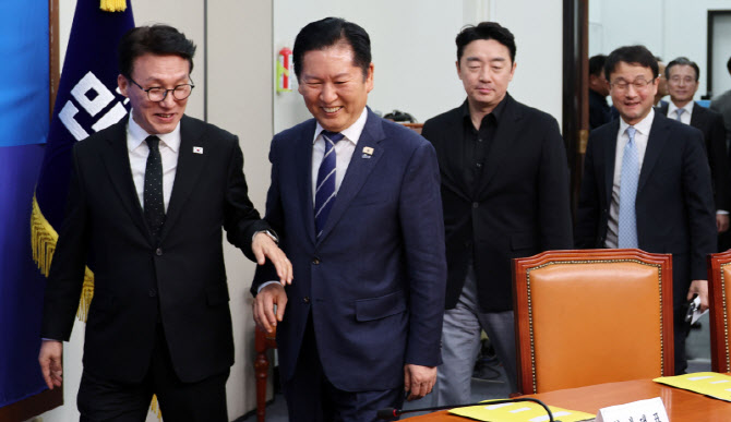 고위당정협의회 입장하는 김민석 총리-정청래 대표-강훈식 실장-한병도 원내대표                                                                                                                       