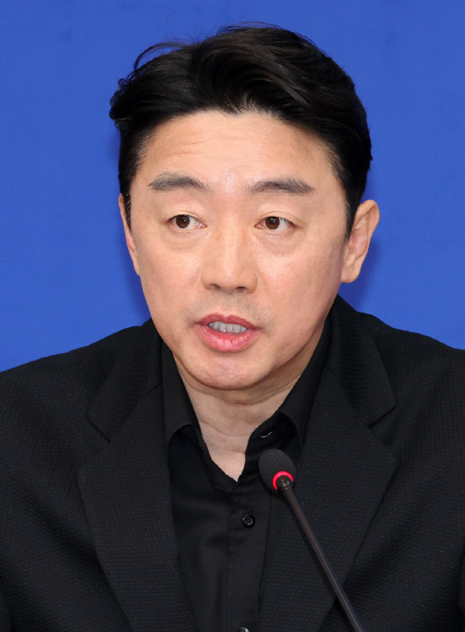 발언하는 강훈식 비서실장                                                                                                                                                                          