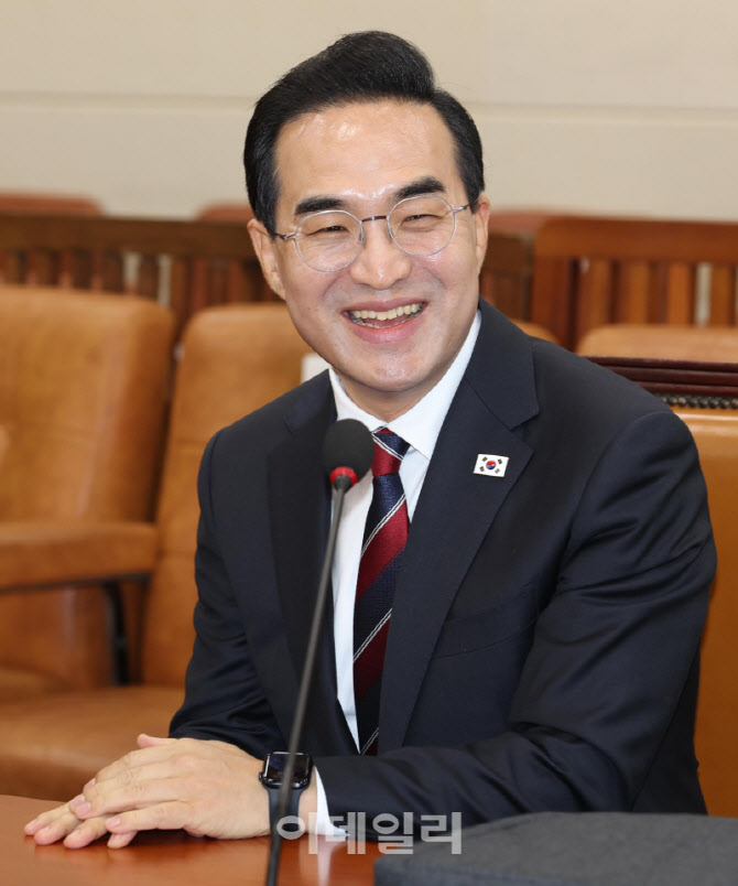 인사청문회, '미소 보이는 박홍근'                                                                                                                                                        